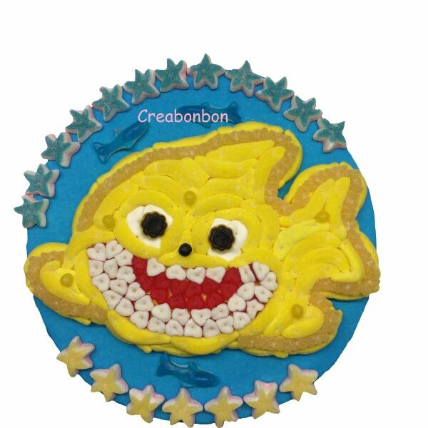 Gâteau de bonbons baby Shark jaune